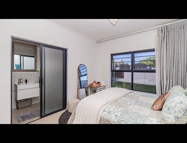 3 BEDROOM APARTMENT FOR SALE IN SANDOWN
